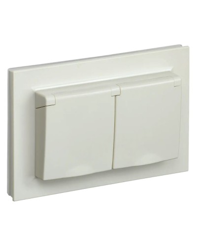 Розетка 2-местная с з/к РСбш12-3-44-БрКр бежевый BRITE (BR-R26-16-44-K10-F). Розетка с заземлением с защитными шторками и крышкой в сборе. IEK в Саранске