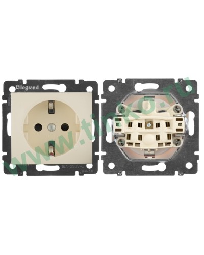 Розетка Valena 2К+3 с защитными шторками, на винтах 16А 250В, слоновая кость (774321). Розетка. LegranD в Саранске